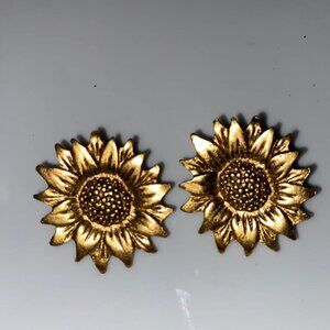 Vintage goldtone metal clip on earrings floral sunflower